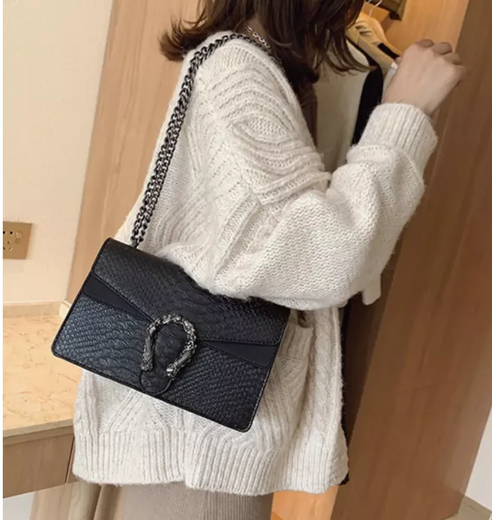 Women  Leather Messenger Crossbody Bag – Elegant Travel Handbag pic 3